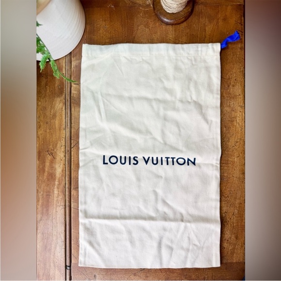 Louis Vuitton Dust Bag in Cream excellent condition - Picture 1 of 5